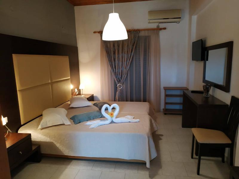 Eleni'S Garden & Castello Suites Alykanas  Exterior foto