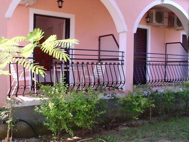 Eleni'S Garden & Castello Suites Alykanas  Exterior foto